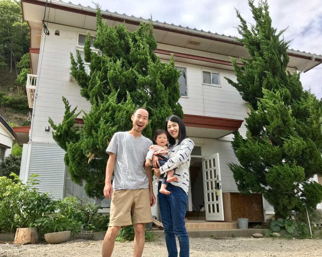 Tsushima White House Acomodação com café da manhã Exterior foto